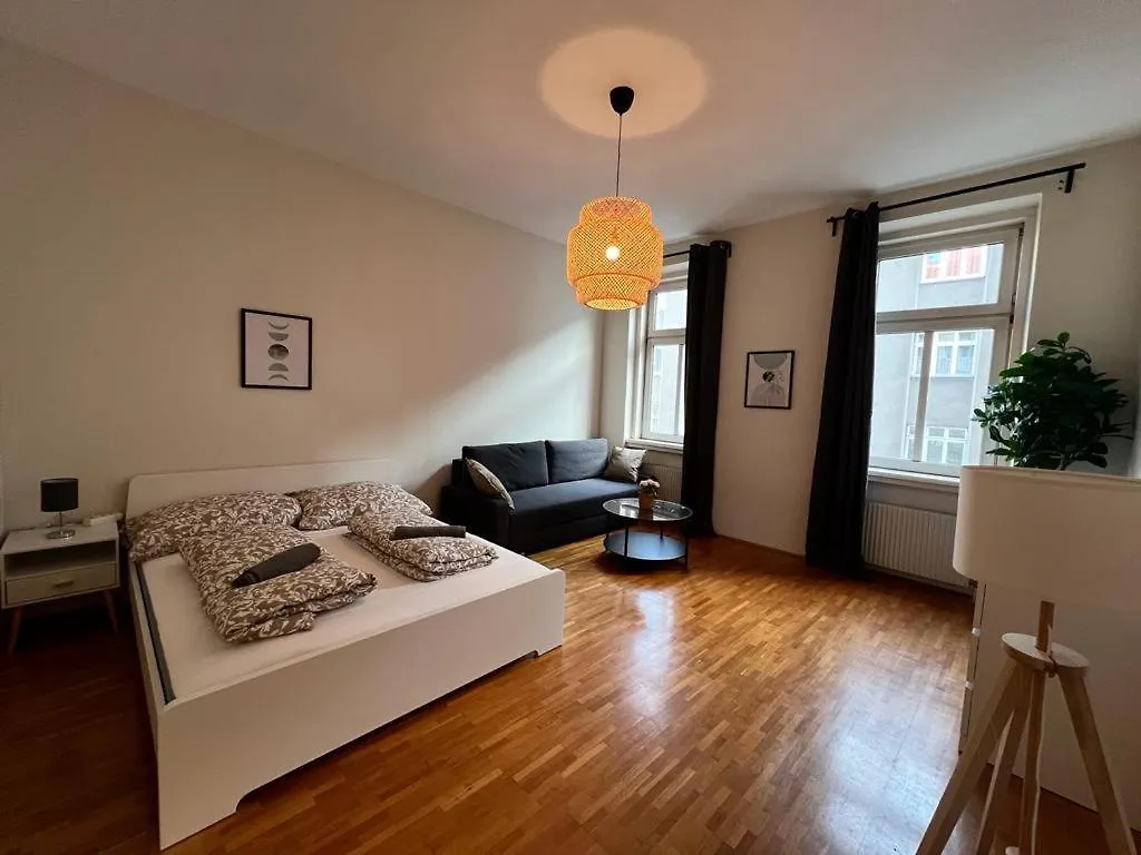 90 M2 Stylish Apartment With Free Parking Viena