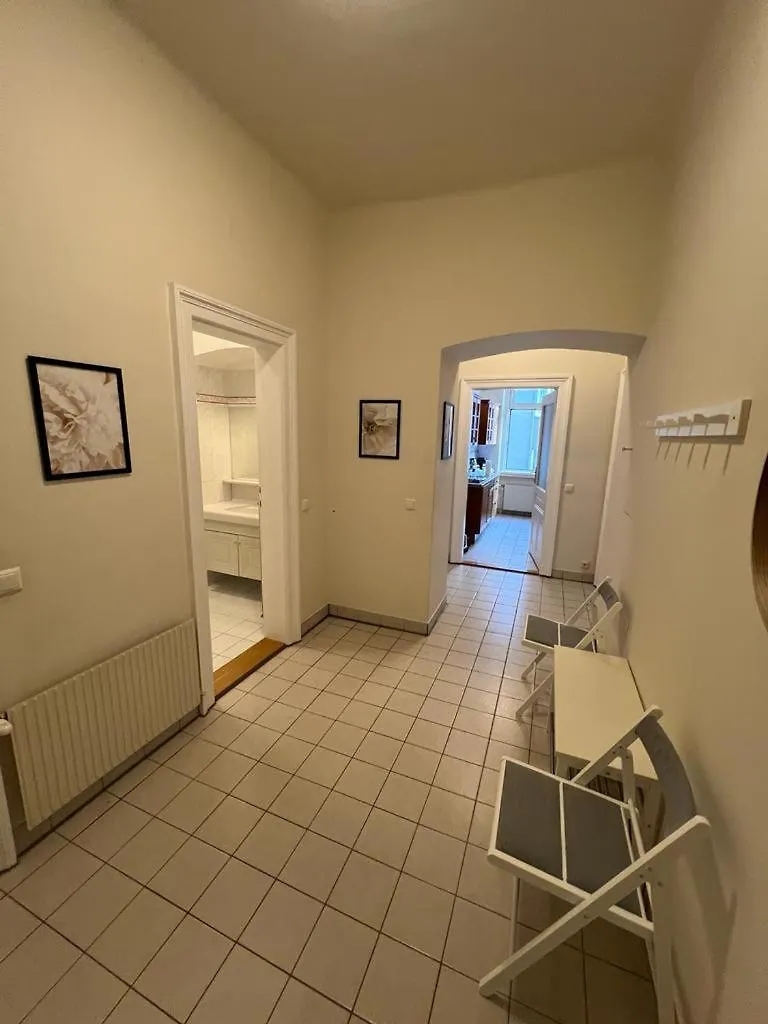 90 M2 Stylish Apartment With Free Parking Viena